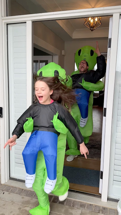 Download lagu Aliens Invaded Our House