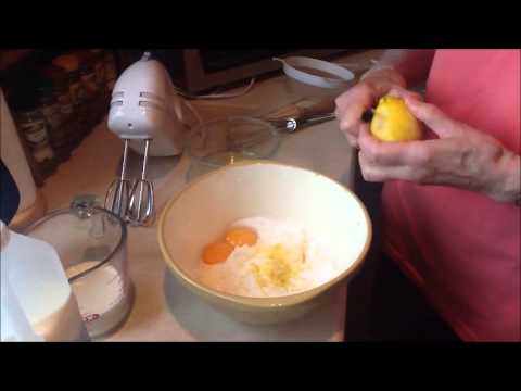 فيديو: كيفية عمل بودنغ الليمون اللذيذ