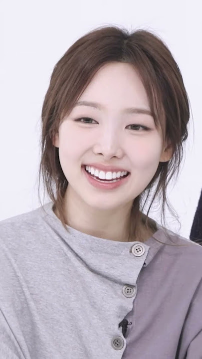 TWICE singing BTS, BLACKPINK, NMIXX, LE SSERAFIM