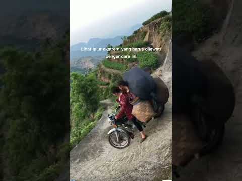 😱 GILA! MOTOR BAWA MUATAN SEBERAT INI HARUS LEWATI JALAN SETERJAL INI #PerjuanganHidup #FaktaUnik