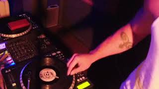 fake push button sync dj tries to scratch