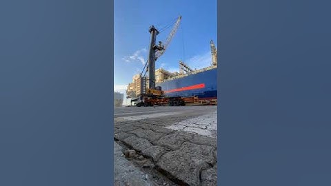 #Liebherr LHM 500 during #containerhandling at Port of Itajaí  📷Video provided by Alô Do Cais