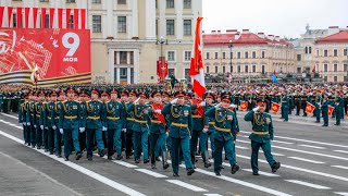 Парад в честь Дня Победы прошел на Дворцовой площади в Санкт-Петербурге