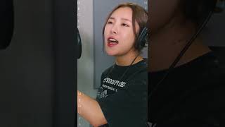 Wheein being a musical genius while recording "Make me happy"