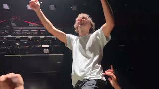 Phoenix - Identical reprise (Thomas in the crowd saying thanks) (St. Louis, 9/22/2022)