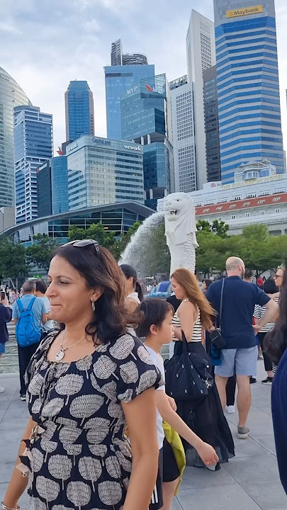 Beautiful Girls in the Singapore street #singapore #streetview #girls #youtubeshorts #street #shorts