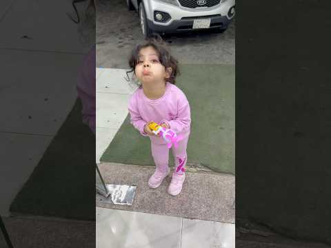 شوشا اخذت لي بدها بدون ما تدفع   