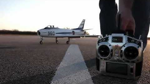 DX18 System with AR9020 by Spektrum.mp4