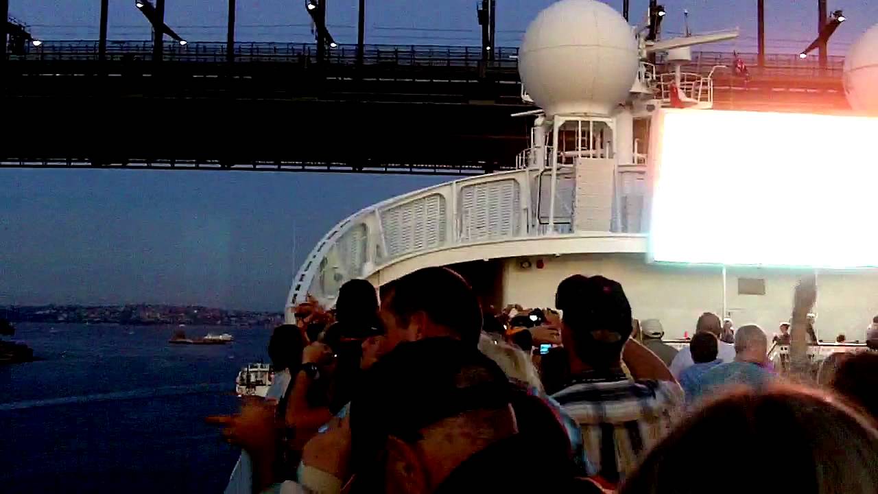 Pacific Jewel going under Sydney harbour Bridge