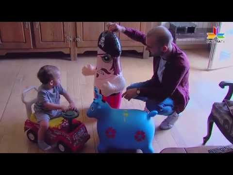 ბიჭი, რომელიც თავს ძიძობით ირჩენს