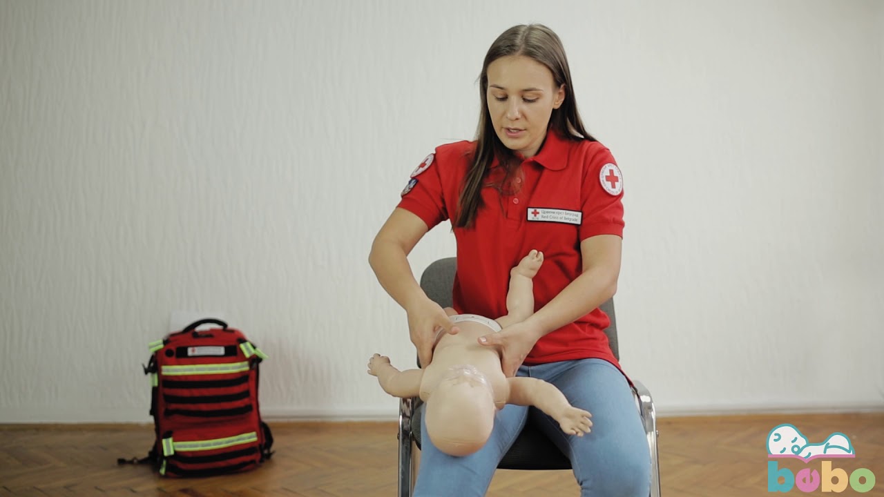 Kako pomoći bebi koja se guši?