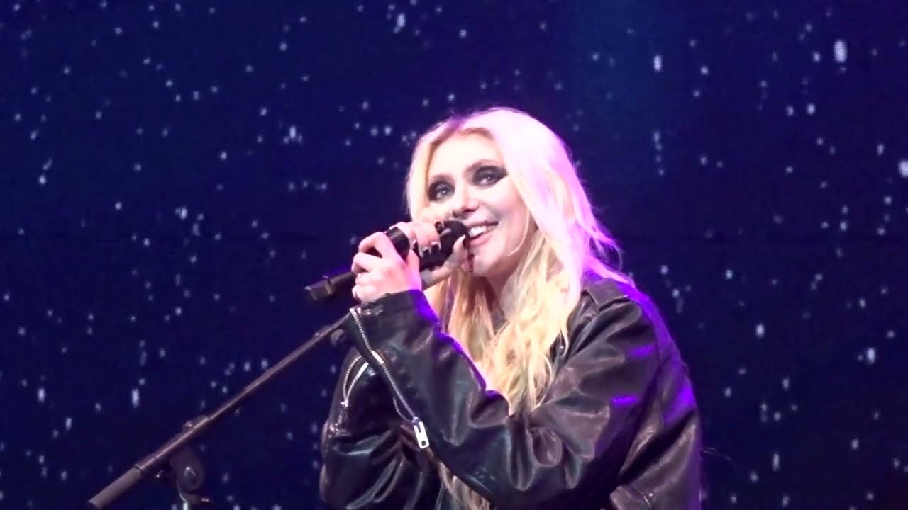 The Pretty Reckless - Take Me Down - Angel of the Winds Arena - Everett, WA - Dec 12, 2025