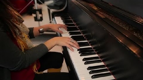 How to Modulate Between the C & D Chords : Piano & Music Tips