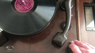 How a 1934 HMV Model 542 RadioGram works