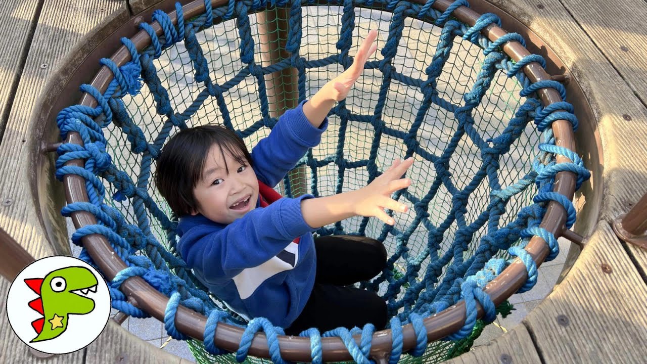 レオくんが公園であそぶよ！いろいろなすべりだいをすべろう！ トイキッズ