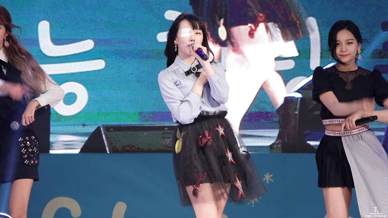 181116 수능 힐링콘서트 여자친구(GFRIEND) 너 그리고 나 (NAVILLERA) 예린 직캠 @노원 롯데백화점앞 특설무대