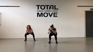 Total Move...vanuit Huiskorte Squat Oefening Met Isabella En Sonja
