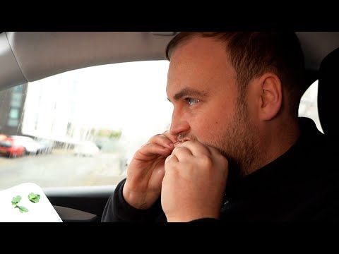 Video thumbnail: WE REVIEW A MUNCH BOX IN THE CAR / FOOD REVIEW CLUB