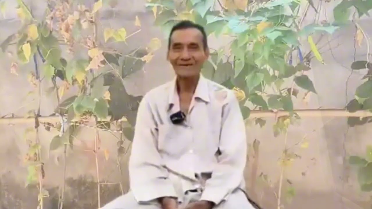 Câu chuyện ông thầy bói tài ba ai gặp được làm giàu.  