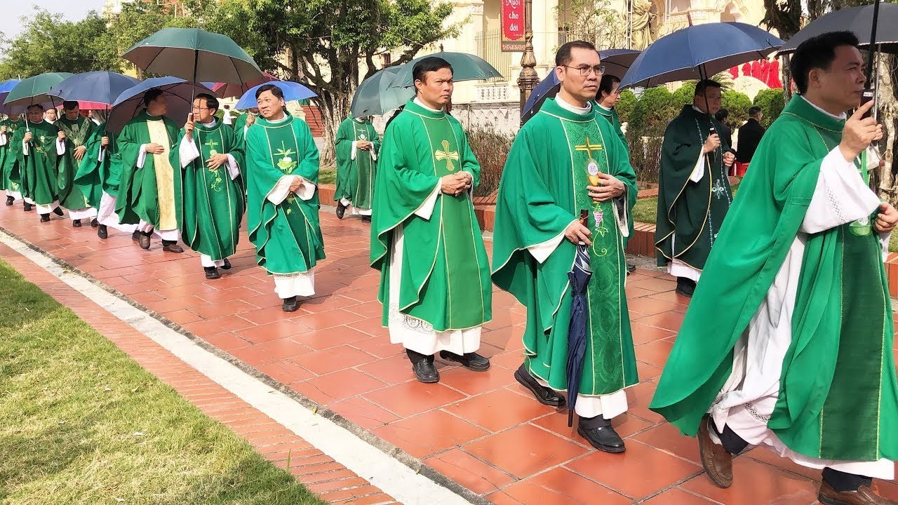 Đón Đoàn Lễ Nghi Vào Dâng Thánh Lễ Đồng Tế Tại Nhà Thờ Giáo Xứ Ninh Mỹ Giáo Phận Bùi Chu