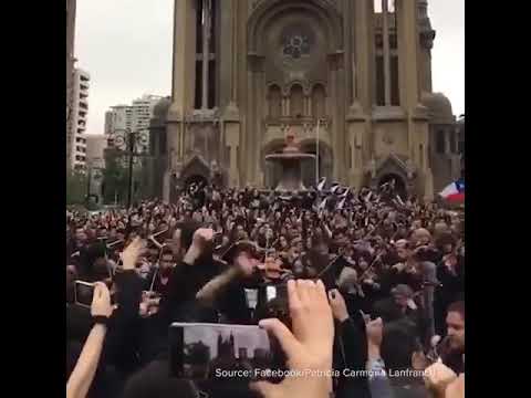 "El pueblo unido, jamás será vencido!" Chile Sandiago