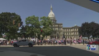 'No Kings': Protesters rally against Trump administration at Capitol