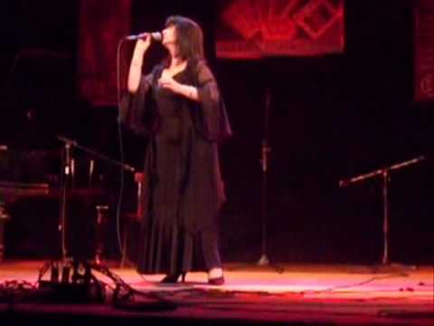 Celia Saia canta  Madreselva en el Teatro Brazzola de Chascomús