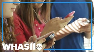 Kentucky lawmakers ban cell phone use in school, now JCPS must decide how to enforce it