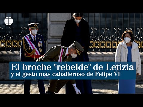 El broche "rebelde" de Letizia y el gesto más caballeroso de Felipe VI