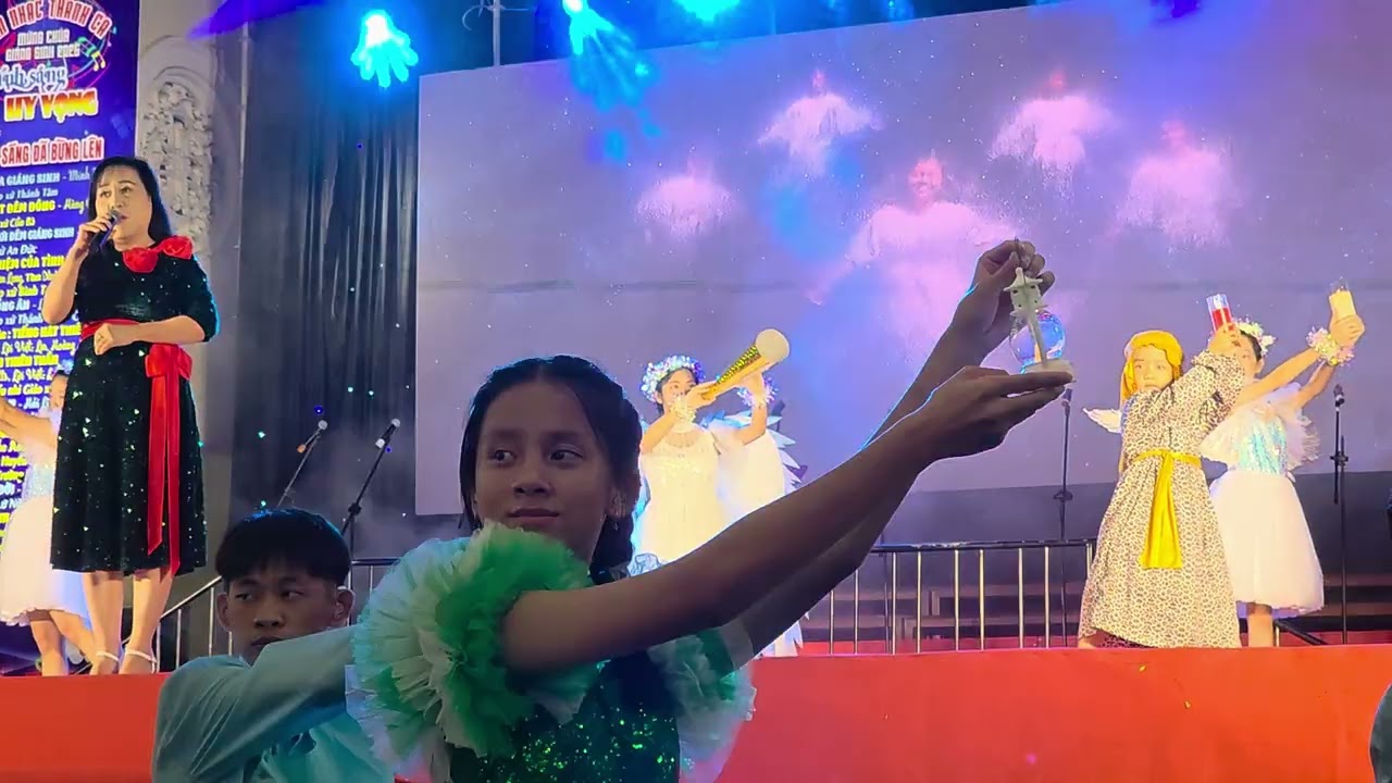  Mừng Chúa ra đời | Ca sĩ: Thanh Huyền - Múa: Trường Khuyết tật Nhân ái