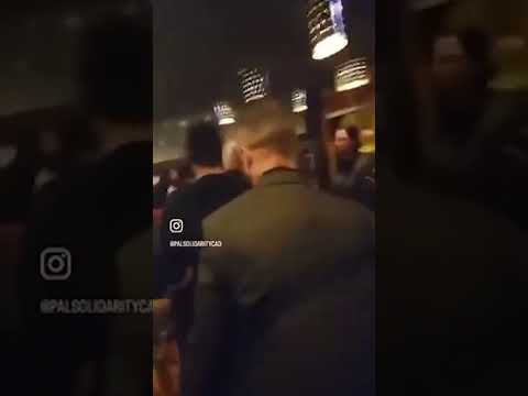 «Хватит убивать детей! У тебя руки в крови!»Активисты выгнали премьер-министра Канады Джастина Трюдо