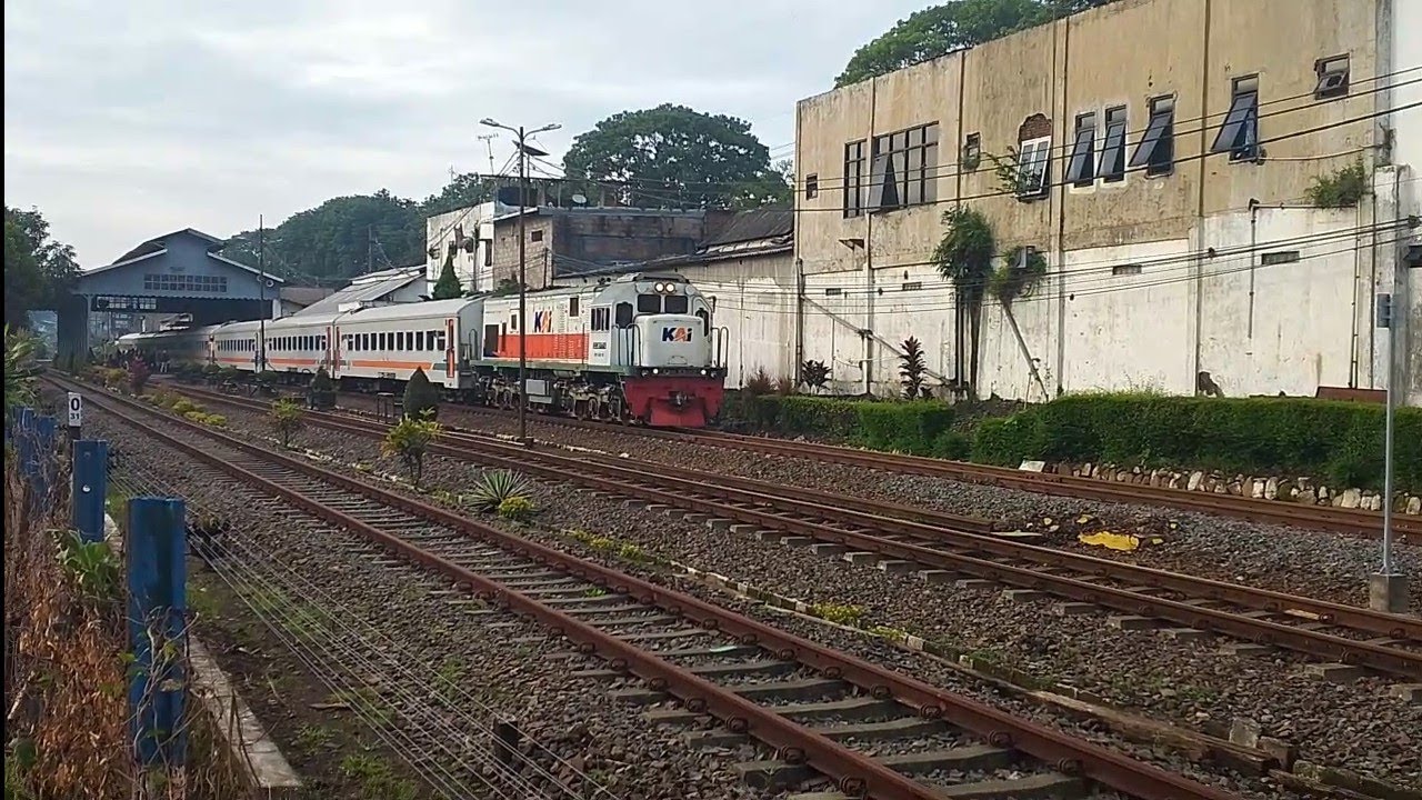 Hunting 2 Momen persilangan Di Stasiun Lawang Di Hari Biasa