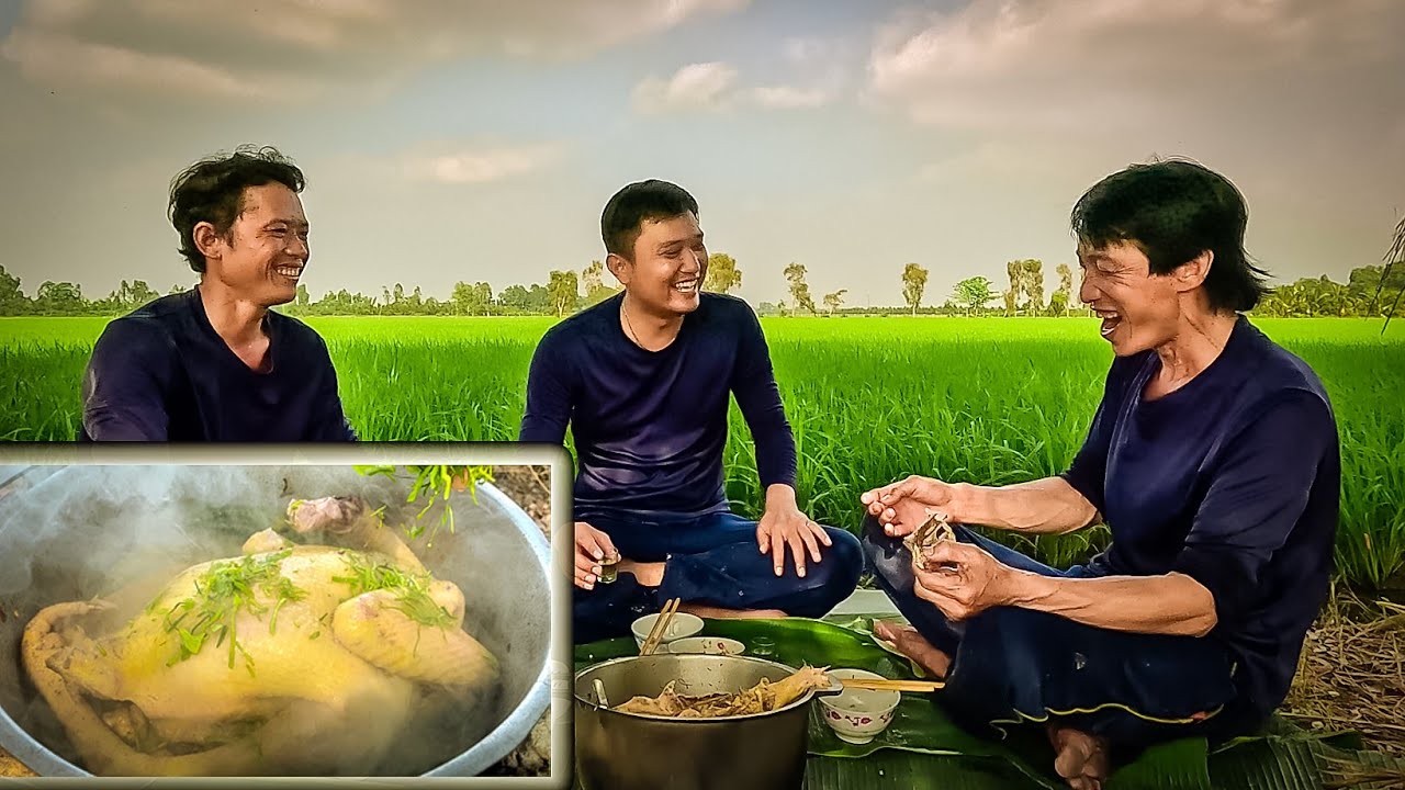 Gà vườn nấu bí nụ nấm rơm - hột vịt nướng đất sét 