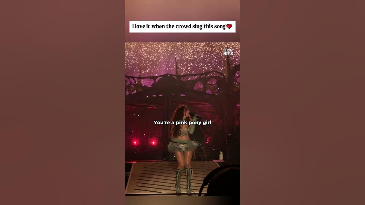Chappell Roan's AURA when singing 'Pink Pony Club'