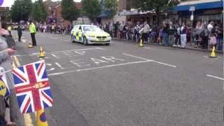LONDON POLICE SHOWING OFF IN MITSUBISHI EVO ESCORTING THE OLYMPIC FLAME!