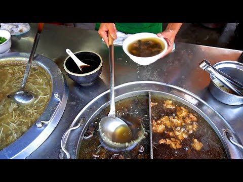 第三市場傳統早午餐！草菇湯,魯肉飯-台中美食/Popular food in Taichung Third Market -Taiwanese Street Food