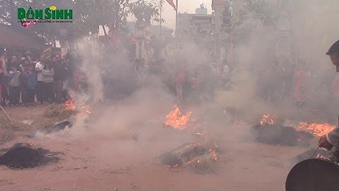 Sân đình Thị Cấm nghi ngút khói trong lễ hội thổi cơm thi