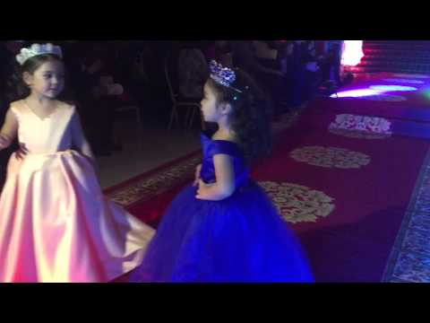 На показе Fashion kids молодого дизайнера Аблугани Асель. Декабрь 2015