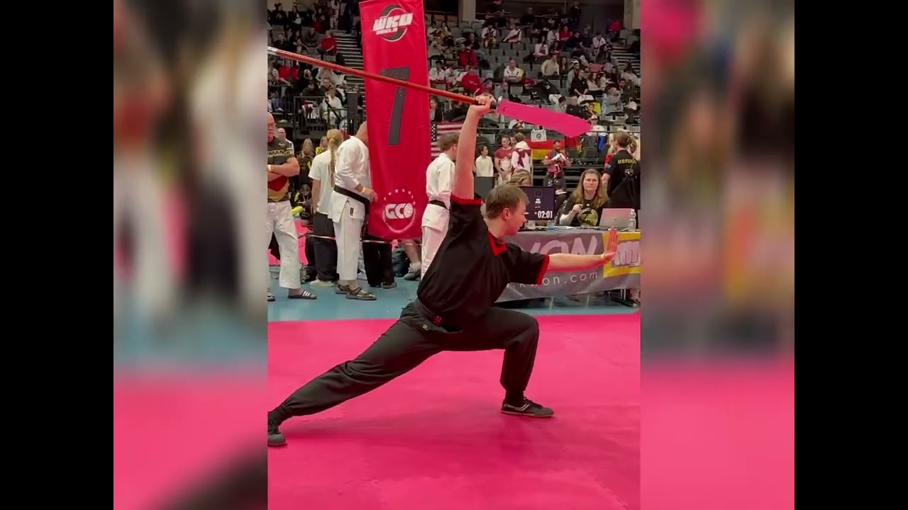 Выступление чемпиона мира по китайским боевым искусствам (WKU) с чёрным поясом 