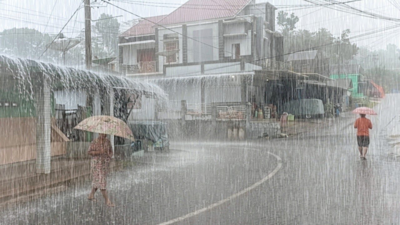 Scary!⛈️The Craziest Rainstorm and Extreme Thunder in Rural Indonesia l Sleep