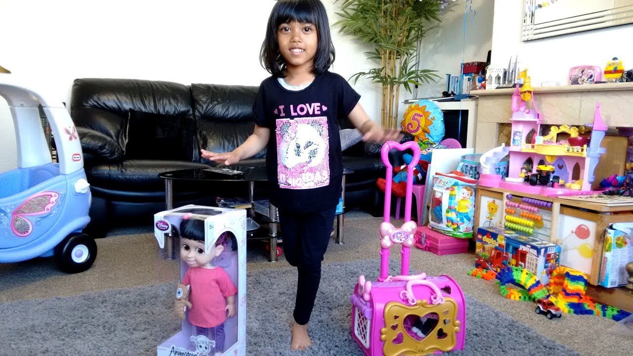 Little Girl Unboxing Pink Disney Minnie Mouse Pet Carrier and Pixar