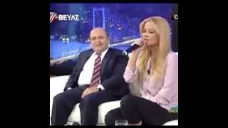 Müge Anlı şarkı söylüyor. Bir Derdim var, dinleyin..