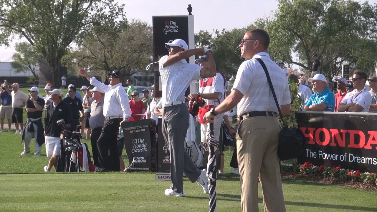 GOLF SWING 2013 - TIGER WOODS TEE SHOT - REAR BUTT VIEW ...