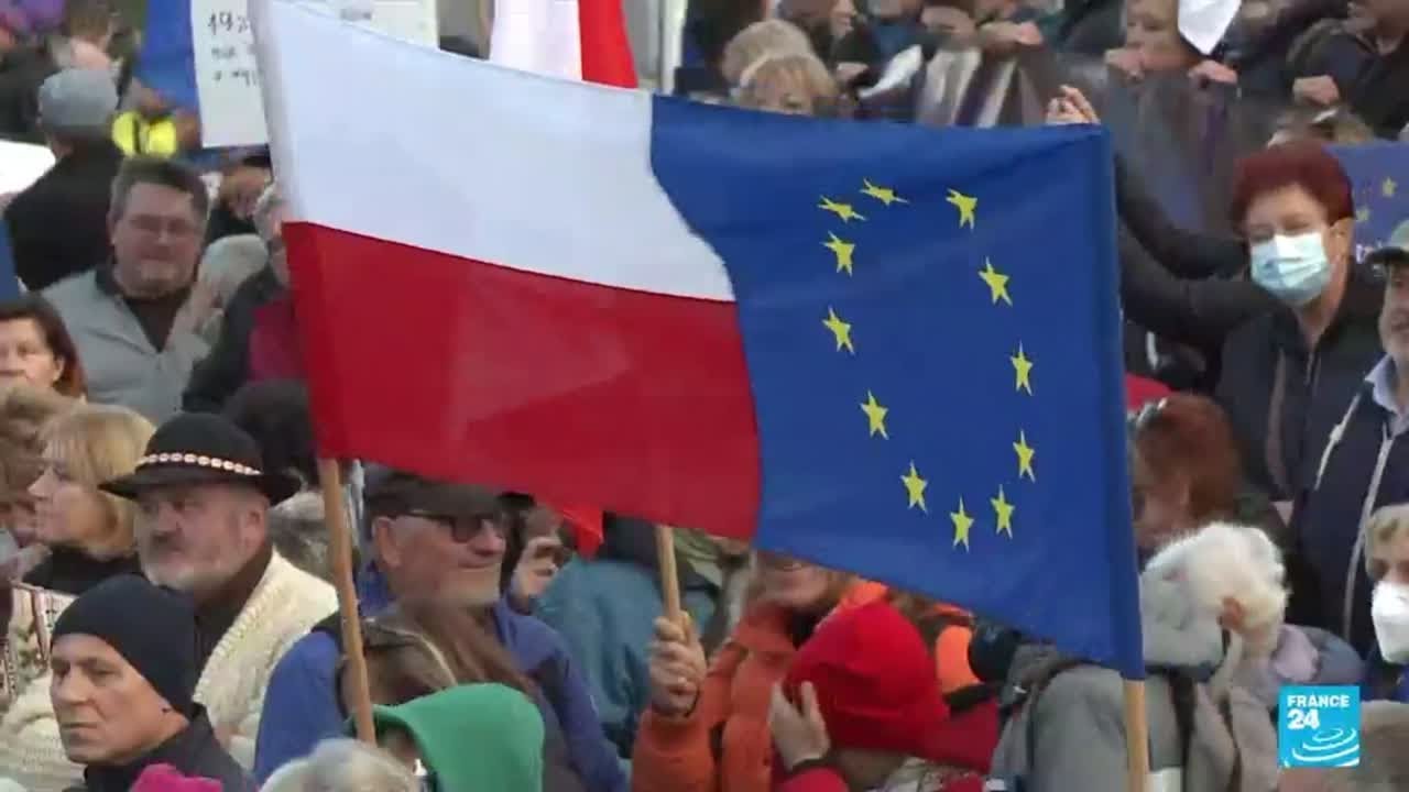 Thousands of pro-EU campaigners march through central London