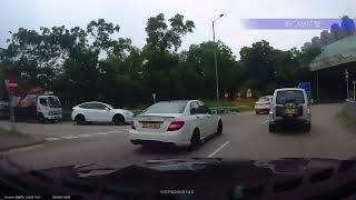 車CAM直擊 - 博愛迴旋處兩車相撞 兩邊都唔停各自離去