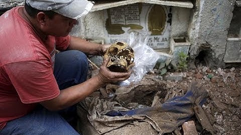 Về miền tây chứng kiến lễ bốc mộ sởn gai ốc