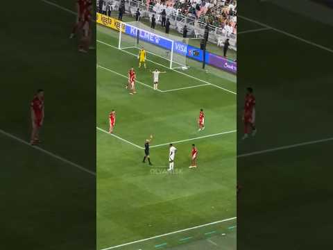 سبب طرد السعودي محمد كنو هو قيامه بحركة غير لائقة إشارة المجنون تجاه حكم المباراة