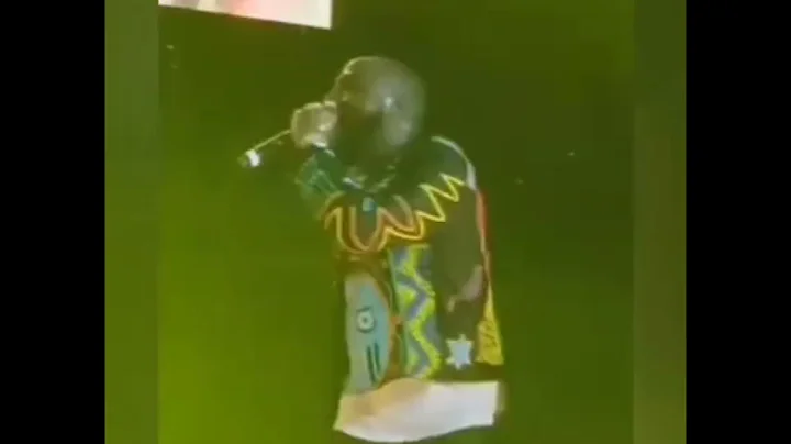 Davido and CHIOMA kissing on stage at the O2 arena