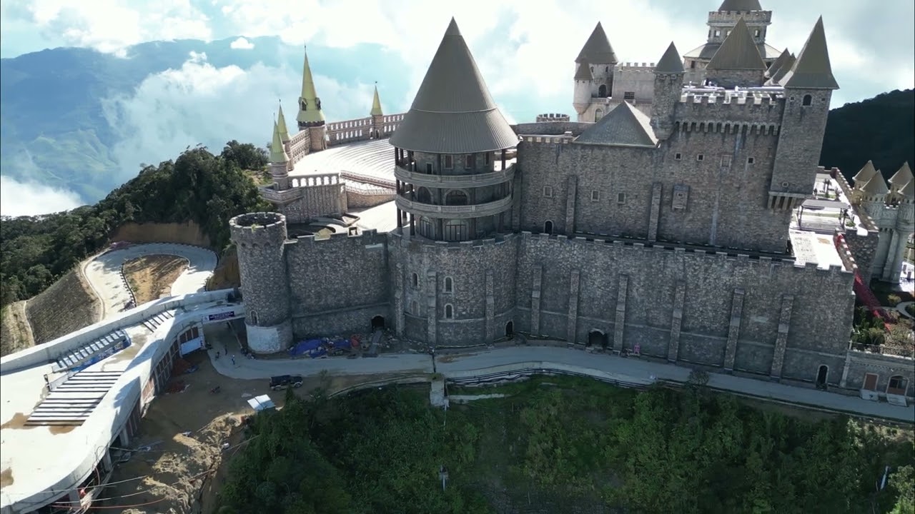 Вьетнам. Полет на Дроне Dji mini 3 Pro. Golden Hands Bridge Bana Hills Vietnam 🇻🇳