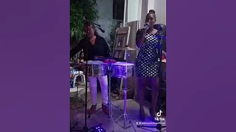 Oye cmo va! Erika Cabrera y Yoana !!
